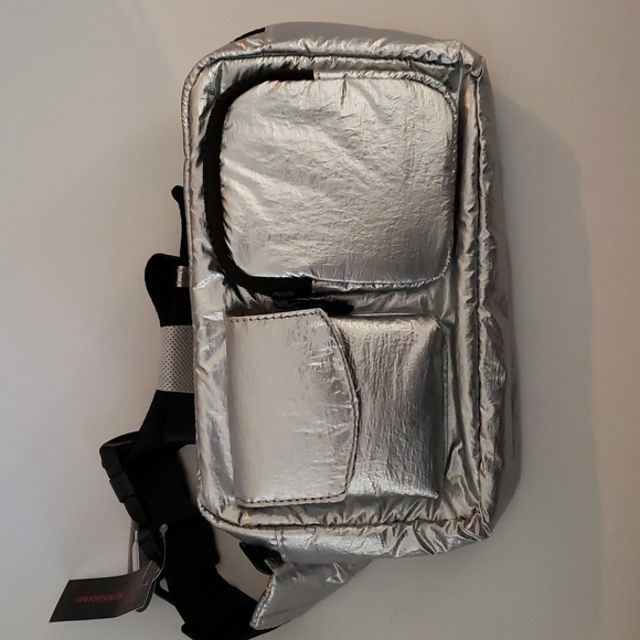 No Boundaries Fanny Pack - Picture 4 of 5